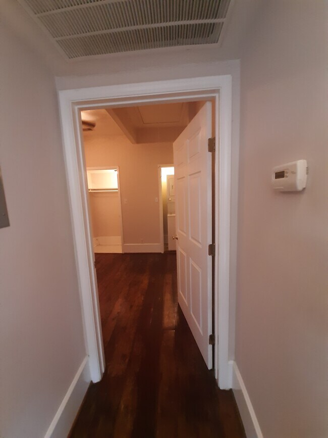 Hall - 1522 Winnie St