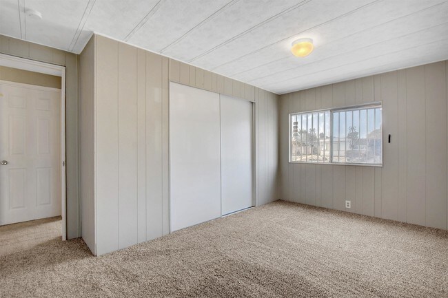 Building Photo - 136 Sir Thomas Dr