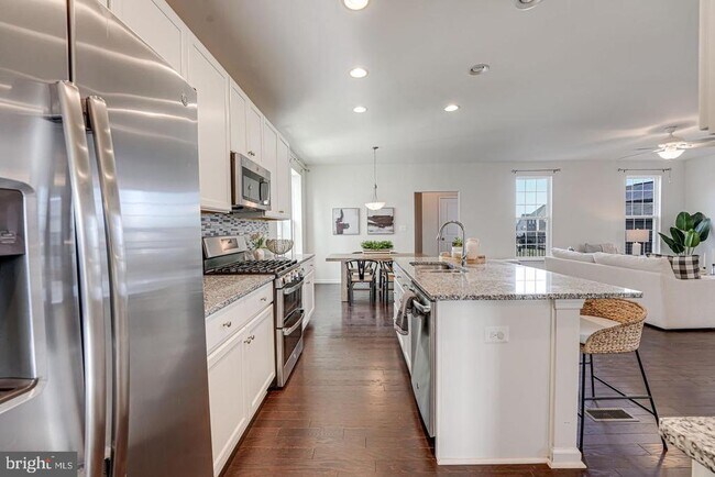 Building Photo - 317 Foxglove Way
