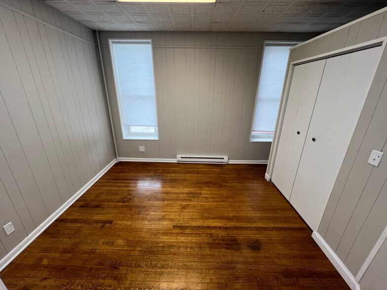 Building Photo - 571 Jefferson St