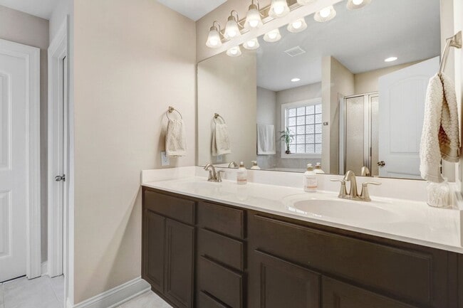 Building Photo - STUNNING & SPACIOUS 4 BR | 2.5 BA 2-Story *Pikeville School District*