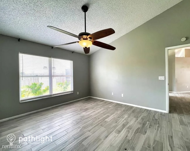 Building Photo - 4 br, 2 bath House - 2923 Pembridge Street...