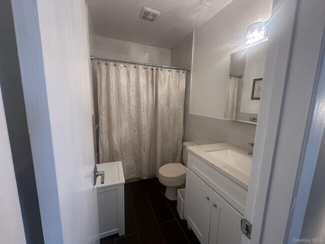 Building Photo - 200 Hilton Ave