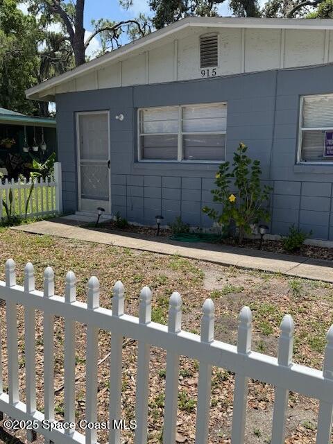 Building Photo - 915 S Fiske Blvd
