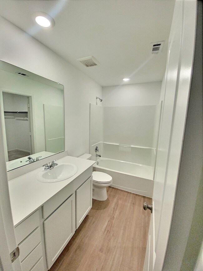 Building Photo - 21015 Longeni Dr