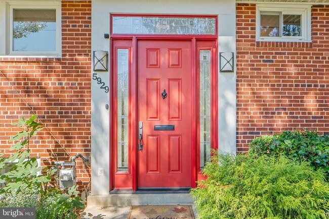 Building Photo - 5929 Avon Dr