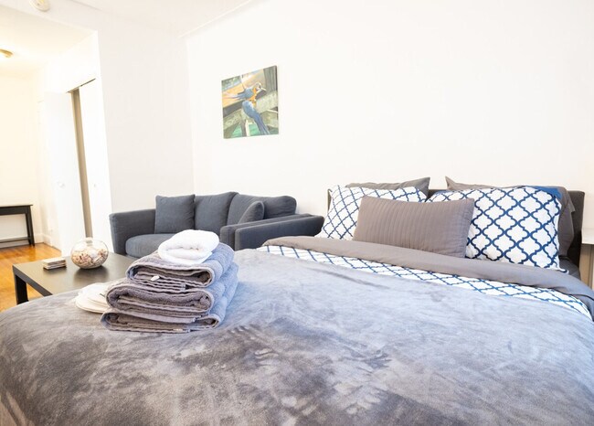 Building Photo - 1422 2nd Ave