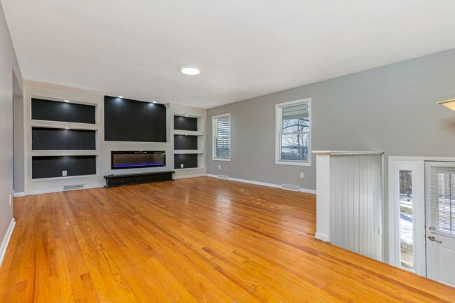 Building Photo - 11580 Highland Park