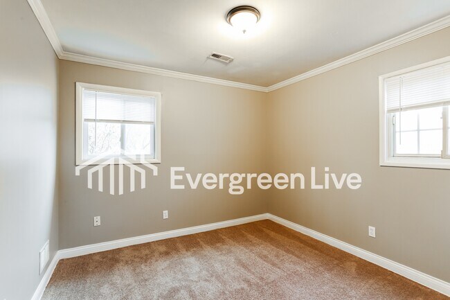 Building Photo - 5336 Mapleridge Dr