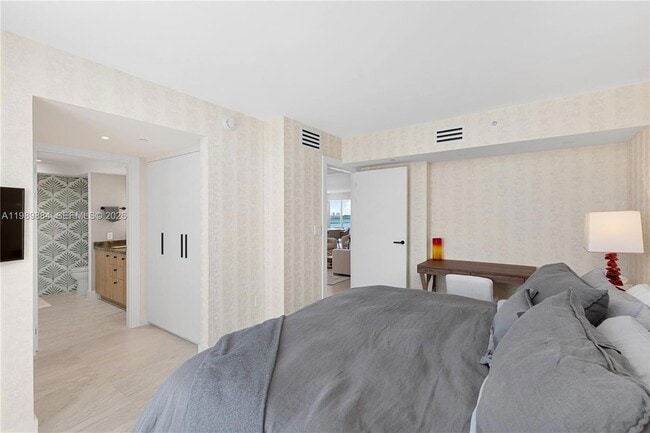 Building Photo - 1800 Sunset Harbour Dr