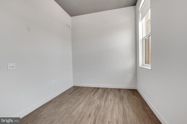 Building Photo - 525 N 41st St