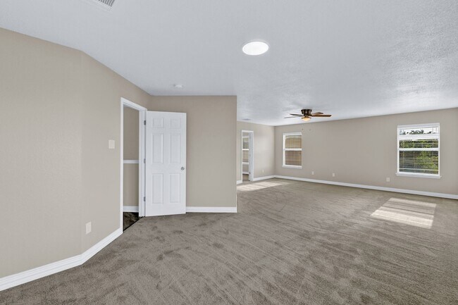 Building Photo - 6205 Winnebago Ct