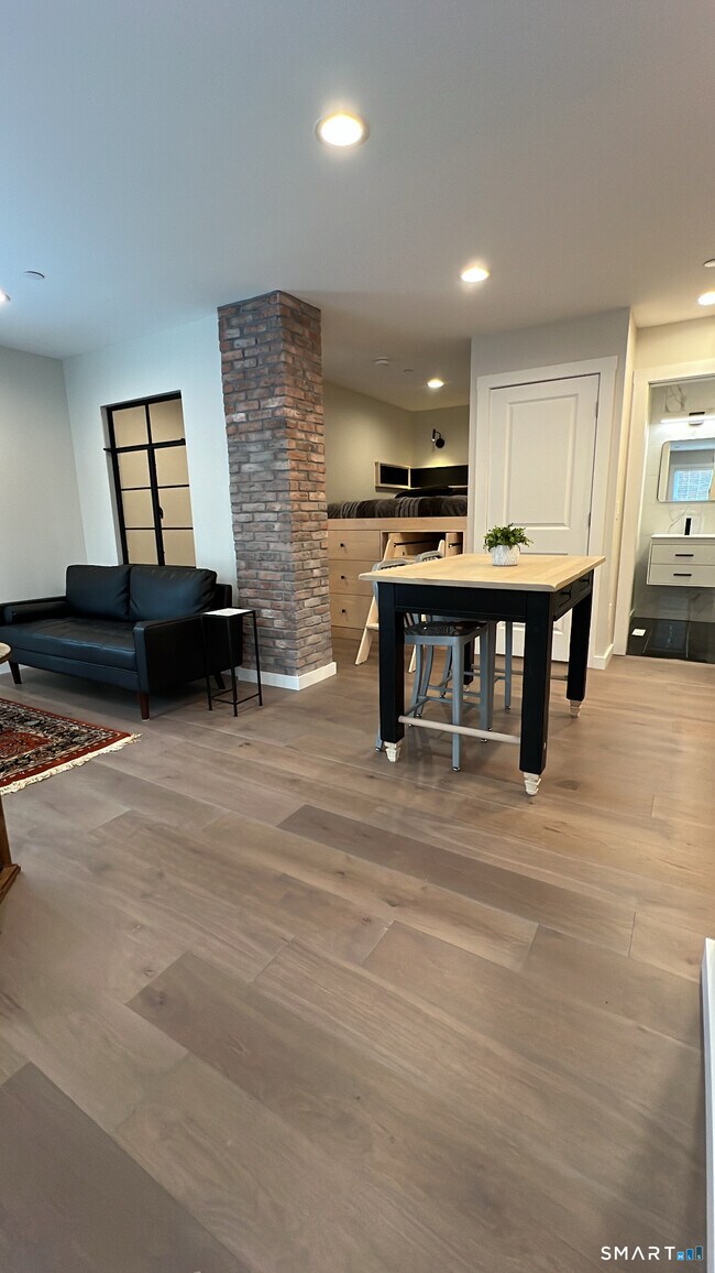 Building Photo - 177 Butternut St