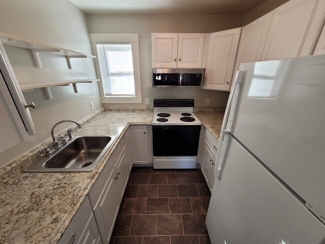 Building Photo - 38 Souhegan St