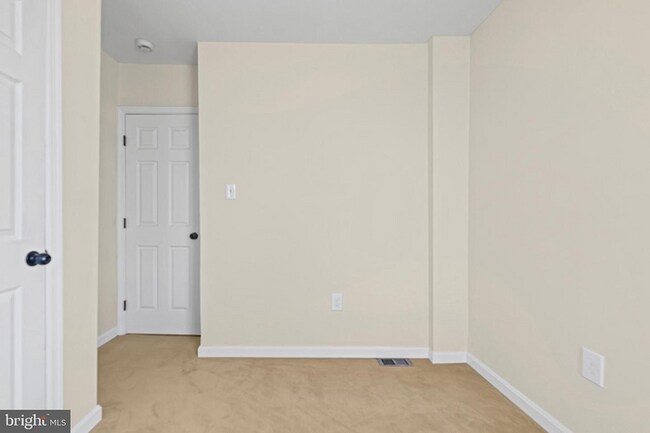 Building Photo - 4 Bedrooms 3 Bathrooms