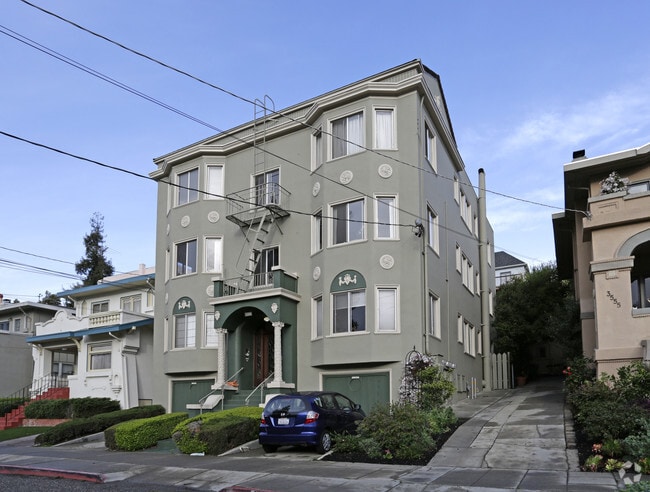 Primary Photo - 3549 Lakeshore Ave