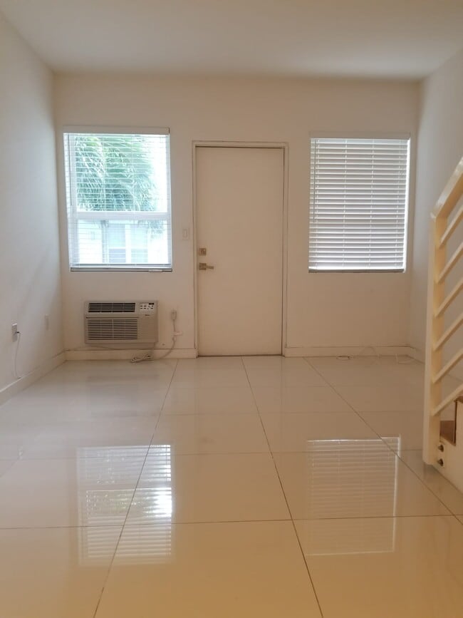 Building Photo - 1419 West Ave