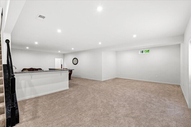 Building Photo - Luxury & Lifestyle with Main Level Living!