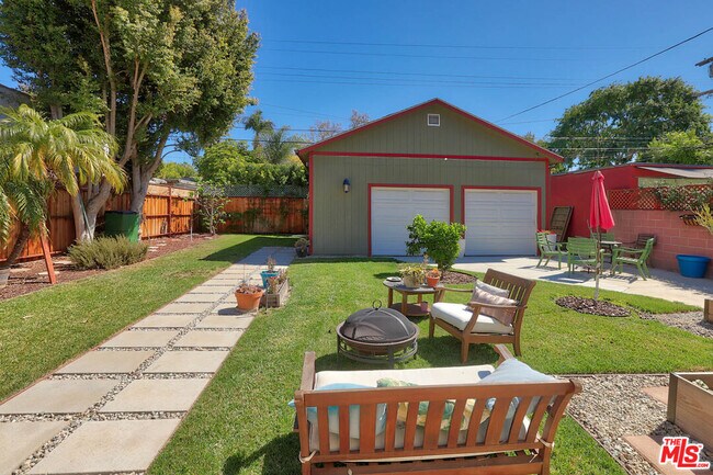 Building Photo - 752 N Las Palmas Ave