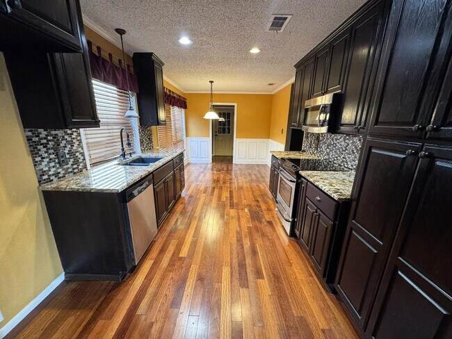 Building Photo - 202 Santa Fe