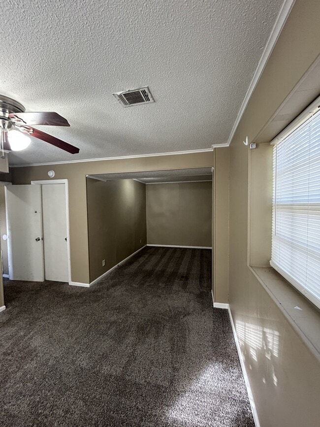 Building Photo - 2117 Ridge Rd