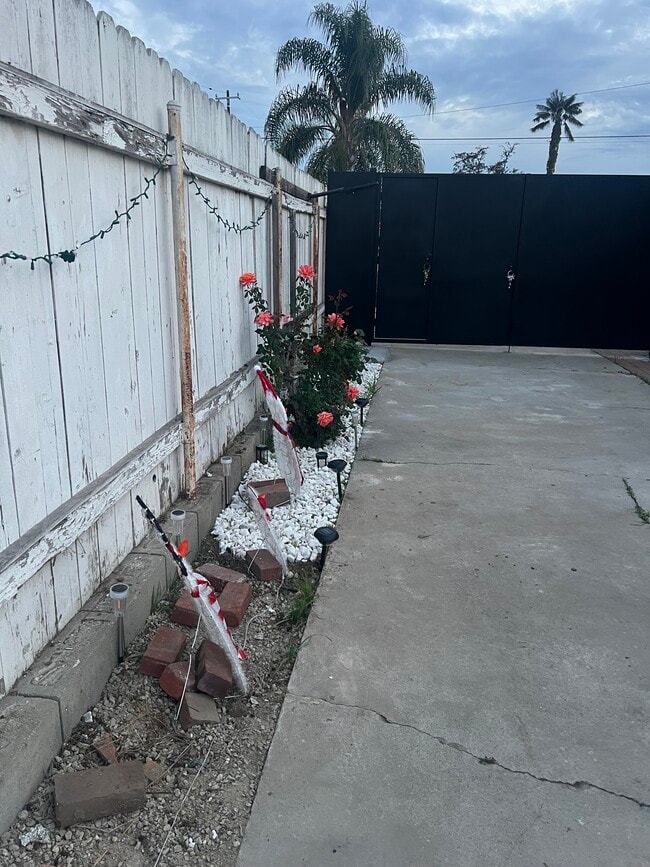 Building Photo - 1215 W L St