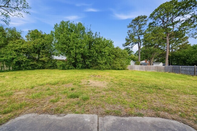 Building Photo - 313 Beacon Hill Ct