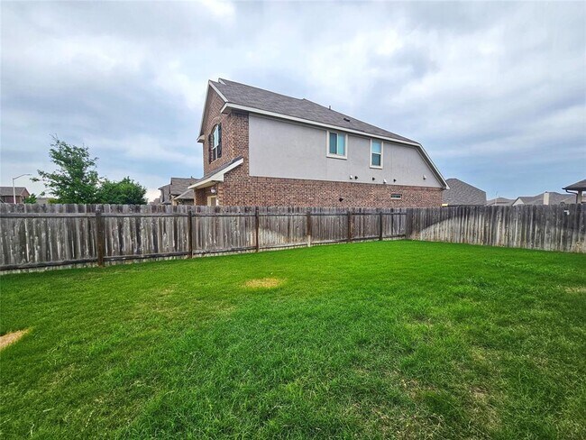 Building Photo - 637 Palmilla St