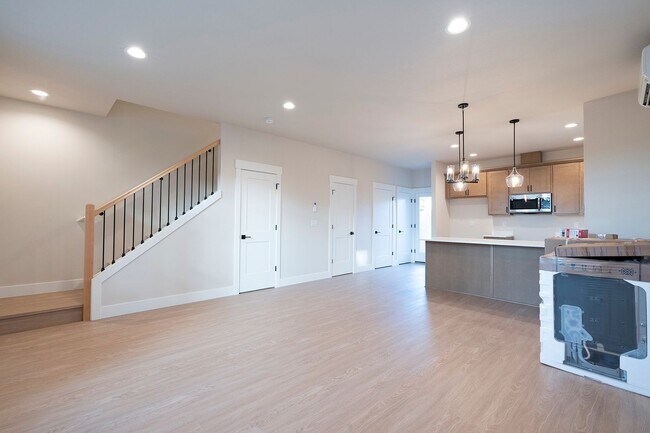 Building Photo - 2 Weeks Free W/ Approved Application By 08...