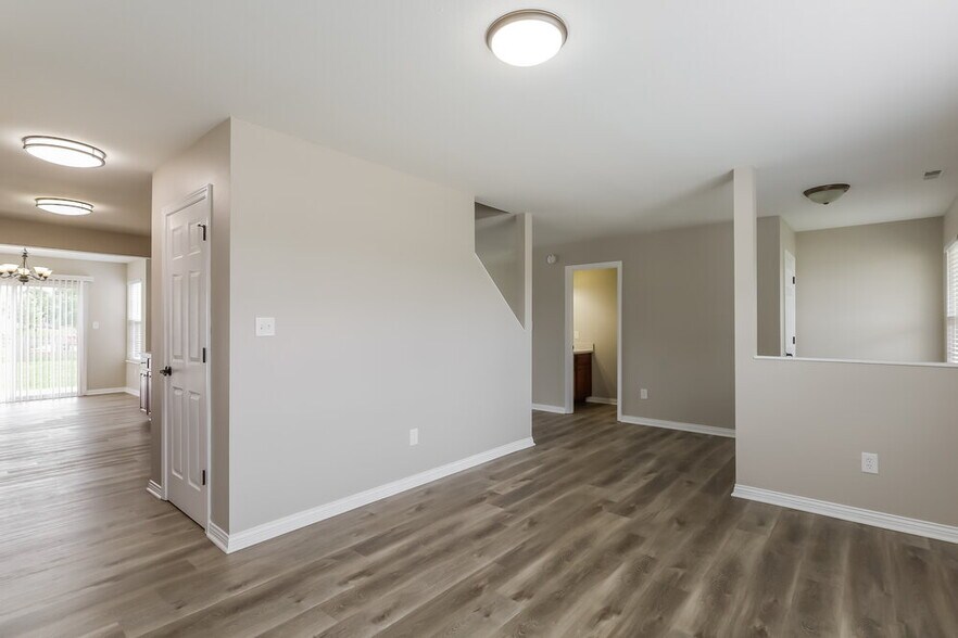 Building Photo - 1349 Locke Bend