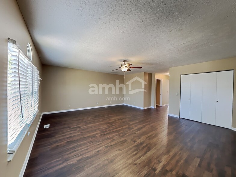 Building Photo - 2011 Lassiter Dr