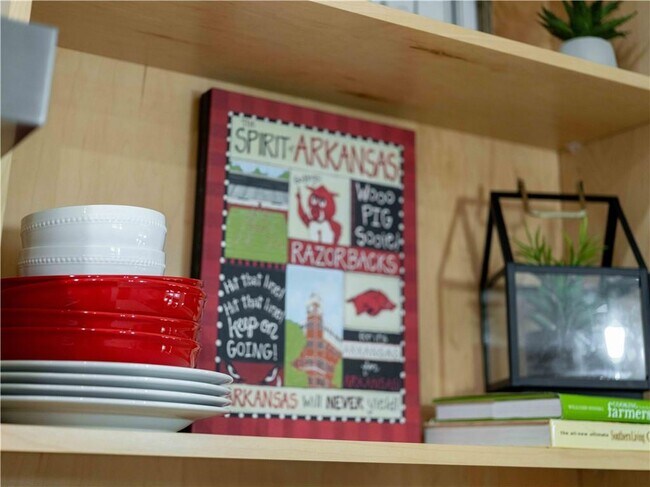 Building Photo - 352 W 5th St