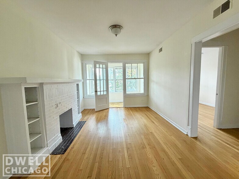 Primary Photo - 2650 N Saint Louis Ave