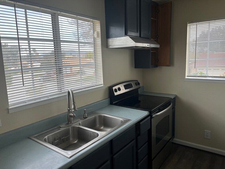 Building Photo - 1000 Pine Hollow Cir