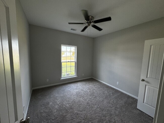Building Photo - House for Rent