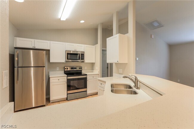 Building Photo - 2702 Nellie Ln