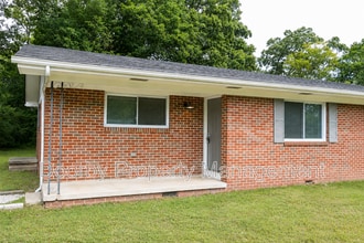 Building Photo - 2027 Lee St