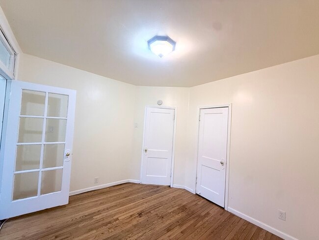 Building Photo - 7157 S East End Ave