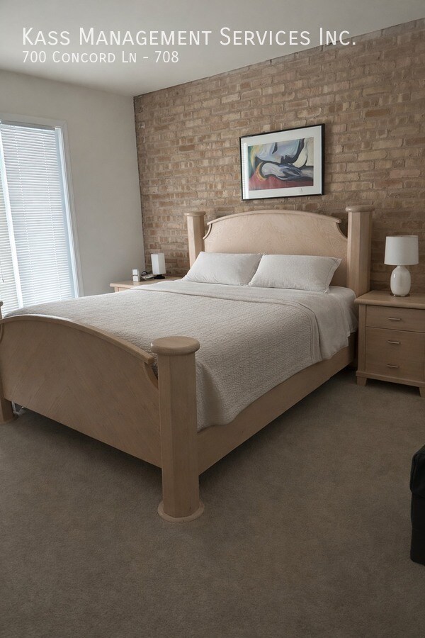 Building Photo - 700 Concord Ln