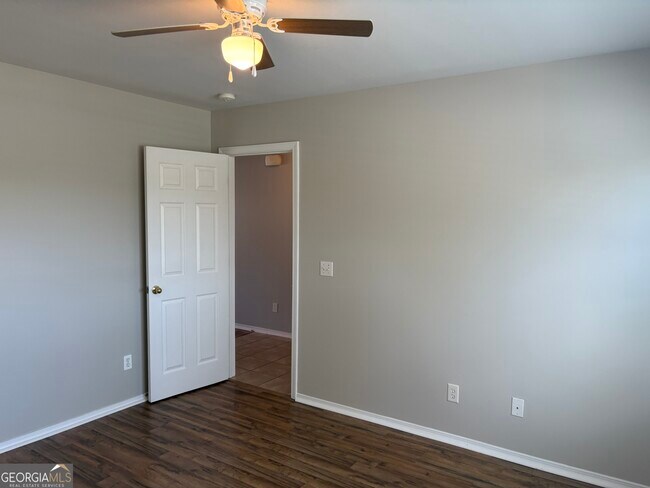 Building Photo - 119 Fairgreen St