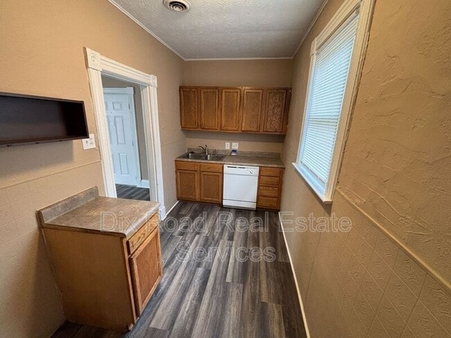 Building Photo - 1310 Shuler Ave