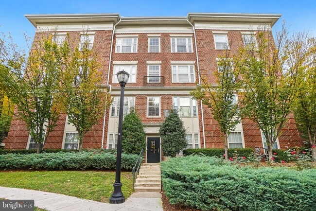 Building Photo - 27 Booth St