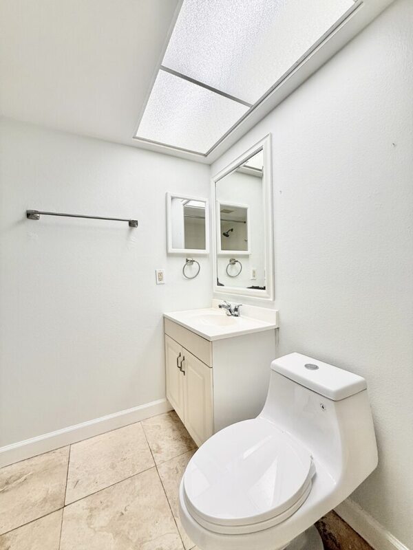 Building Photo - 2131 Ridge Rd