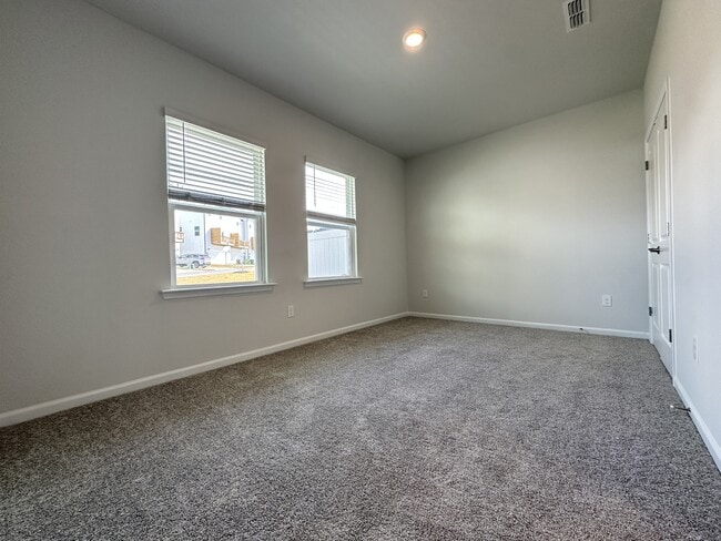 Building Photo - 2801 Farmhouse Dr