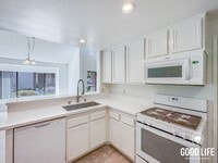 Building Photo - SD: Spacious 3BD/2BA Home in Carlsbad with Community Pool, 2-Car Garage & In-Unit Laundry