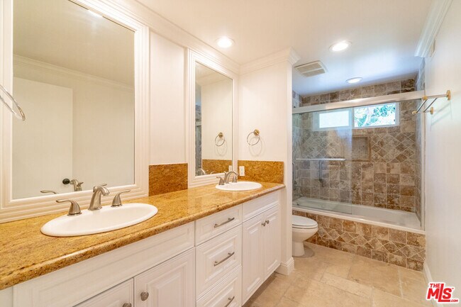 Building Photo - 4220 Towhee Dr