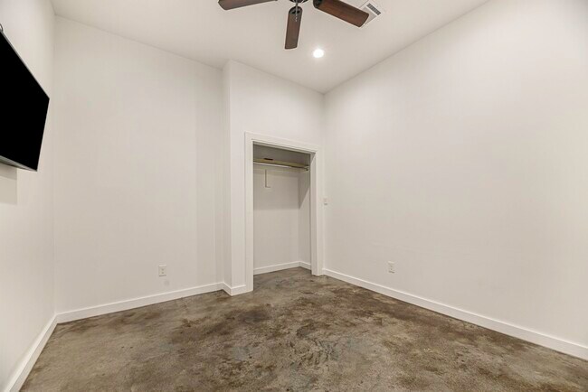 Building Photo - 475 Pinnacle
