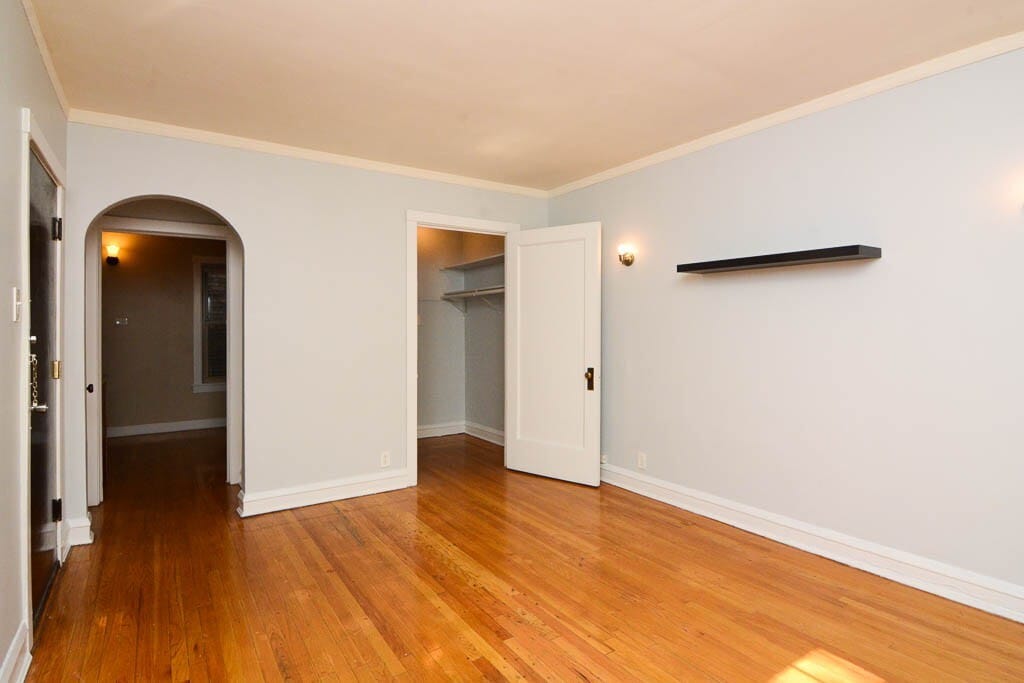 Building Photo - 4902 W Ainslie St