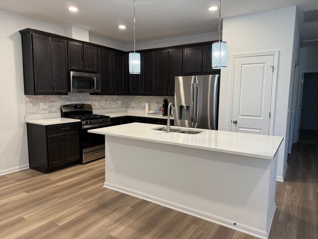 Building Photo - 287 Kingsport Dr