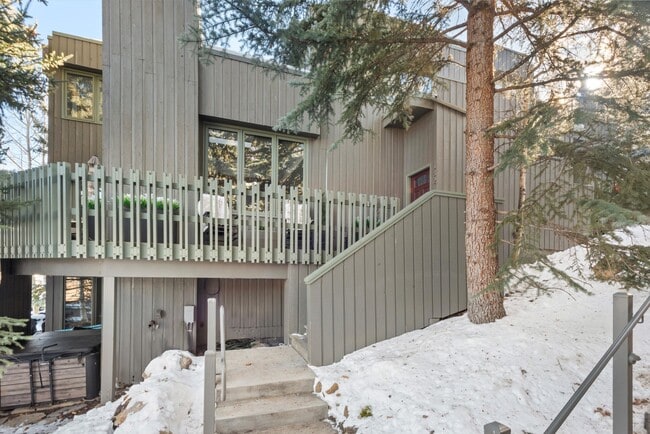 Building Photo - 382 Meadow Ranch Rd